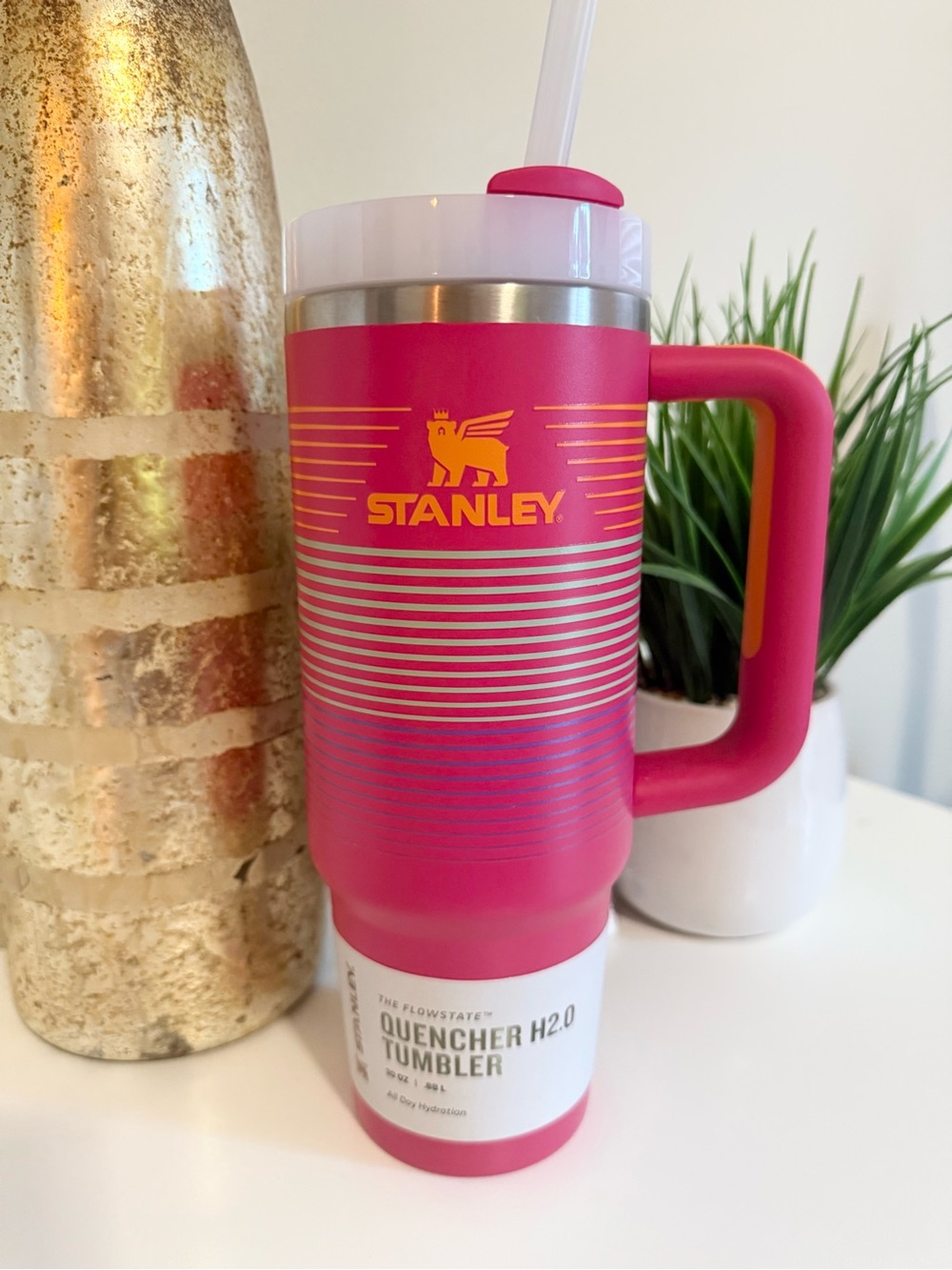 Stanley x Scheels Exclusive Magenta Hyper Stripe Flowstate Quencher
